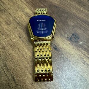 HOURSLY gold water resistant watch🌊